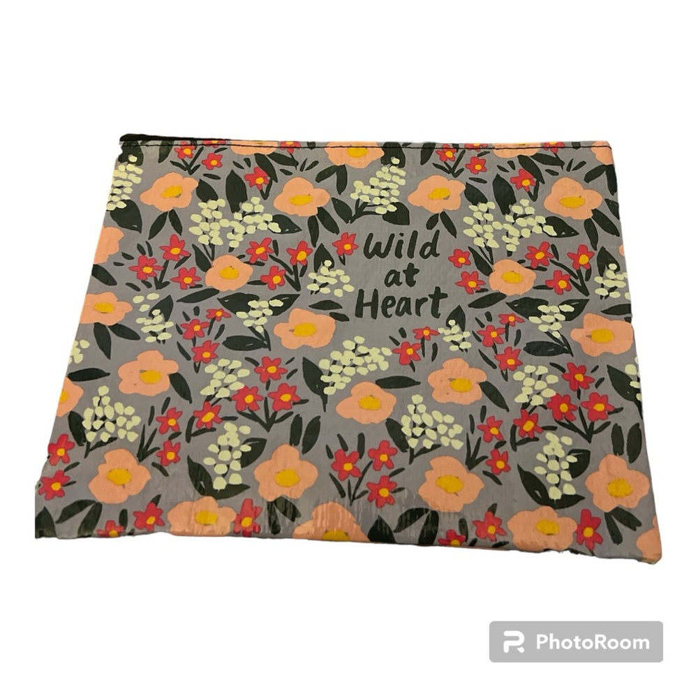 Blue Q “Wild at Heart” floral design zippered pouch New With Tags approx 9.5x7.5
